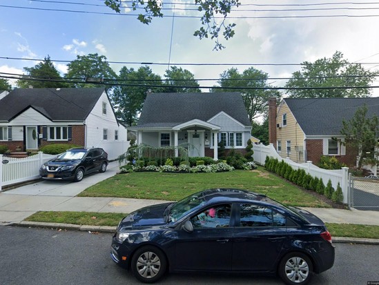 Single-family for Pre-foreclosure Rosedale, Queens