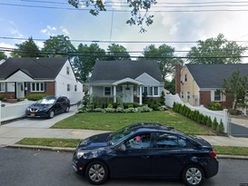 Home for Pre-foreclosure Rosedale, Queens