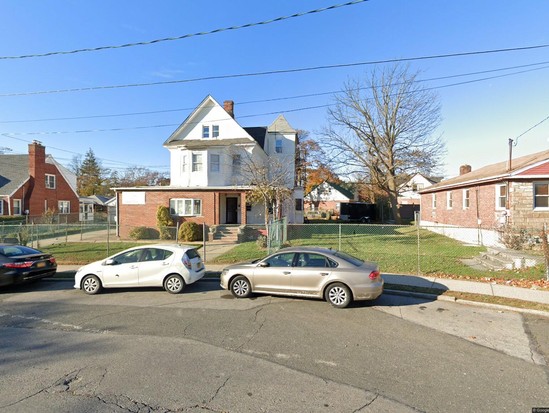 Multi-family for Pre-foreclosure Far Rockaway, Queens