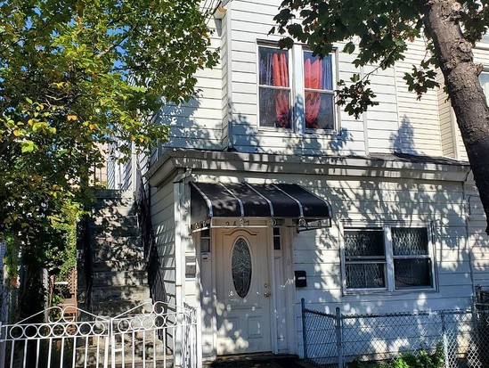 Single-family for Sale Westchester Village, Bronx