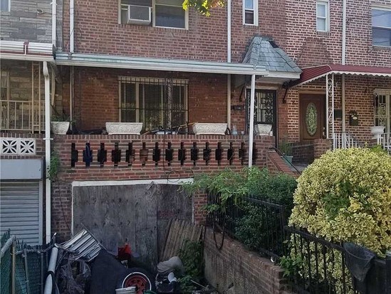 Single-family for Sale East Elmhurst, Queens