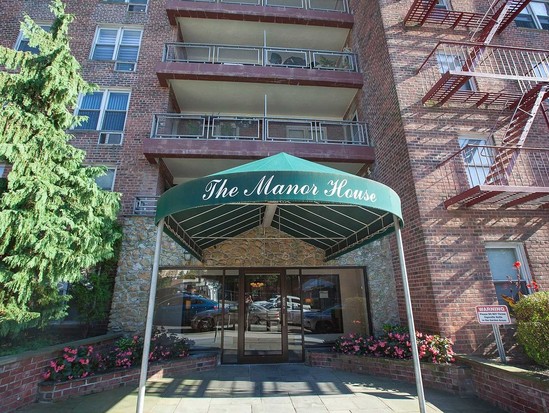 Condo for Sale Douglaston, Queens