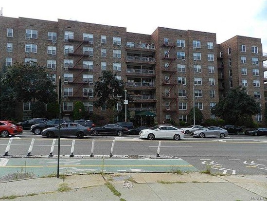 Condo for Sale Douglaston, Queens