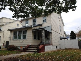 Home for Pre-foreclosure / auction Rosedale, Queens