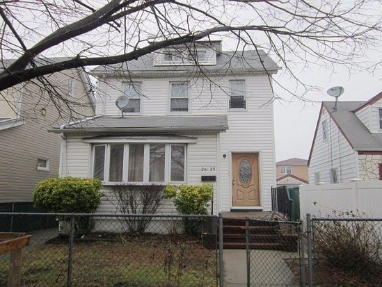 Single-family for Pre-foreclosure / auction Rosedale, Queens