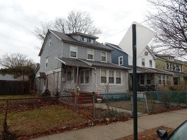 Home for Pre-foreclosure / auction Rosedale, Queens