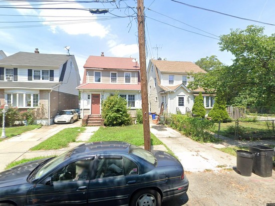 Single-family for Pre-foreclosure Bellerose, Queens