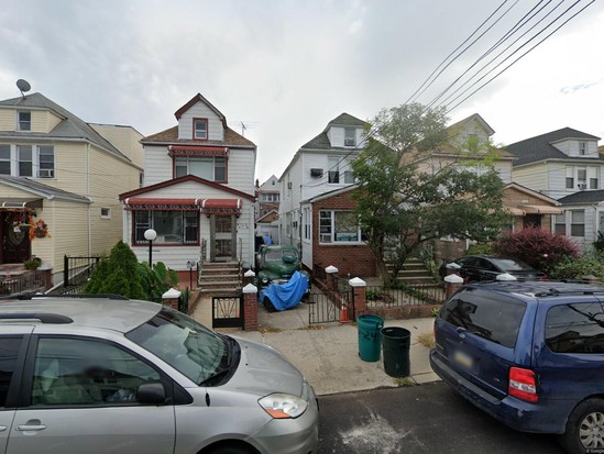 Single-family for Pre-foreclosure East Elmhurst, Queens