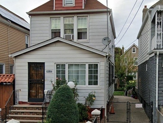 Single-family for Sale East Elmhurst, Queens