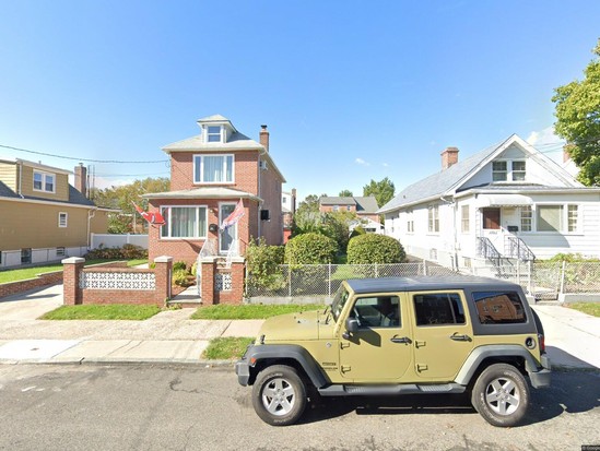 Single-family for Pre-foreclosure Pelham Gardens, Bronx