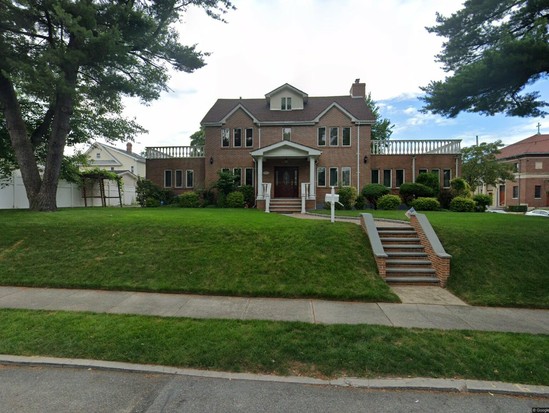 Single-family for Sale Douglaston, Queens