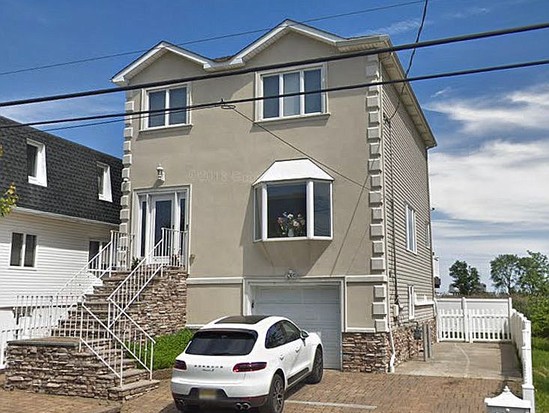 Single-family for Sale New Dorp Beach, Staten Island