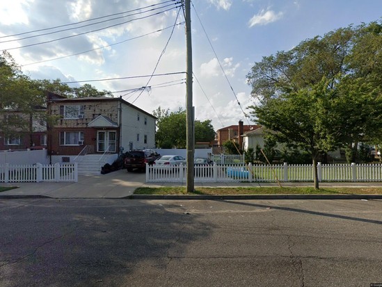 Single-family for Pre-foreclosure / auction Rosedale, Queens