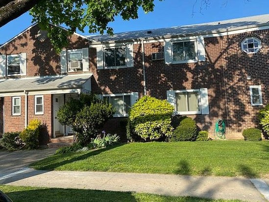 Condo for Sale Glen Oaks, Queens