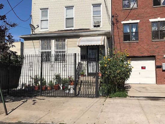 Single-family for Pre-foreclosure / auction East New York, Brooklyn