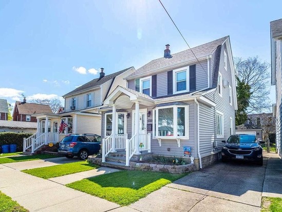 Single-family for Sale Bellerose, Queens