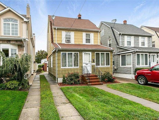 Single-family for Sale Bellerose, Queens