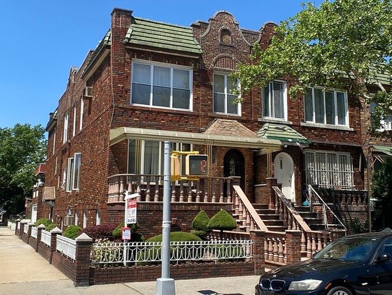 Single-family for Sale Bensonhurst, Brooklyn