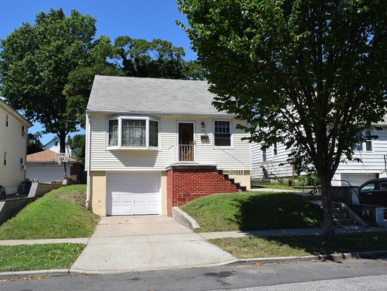 Single-family for Sale West Brighton, Staten Island