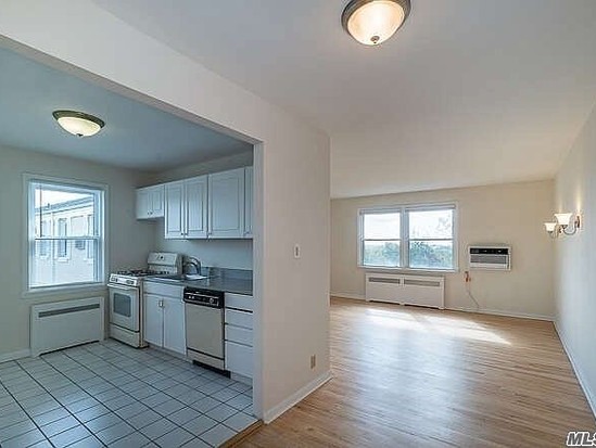 Condo for Sale Glen Oaks, Queens