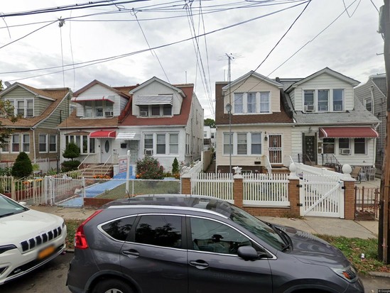 Single-family for Pre-foreclosure East Elmhurst, Queens