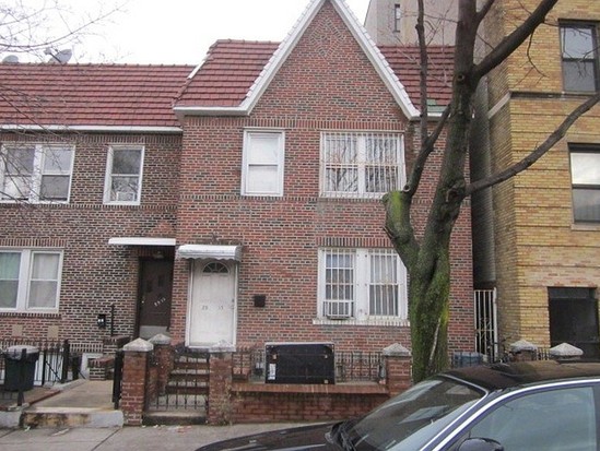 Single-family for Pre-foreclosure / auction Astoria, Queens