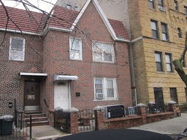 Home for Pre-foreclosure / auction Astoria, Queens