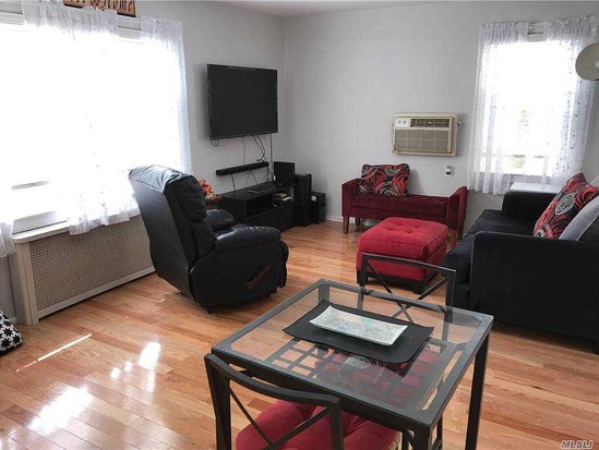 Condo for Sale Glen Oaks, Queens