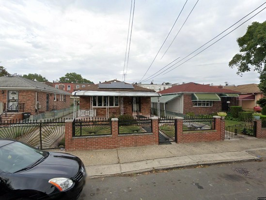 Single-family for Pre-foreclosure / auction East Elmhurst, Queens