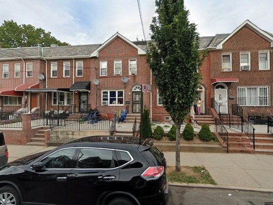 Single-family for Pre-foreclosure / auction East Elmhurst, Queens