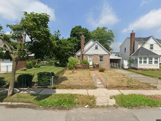 Single-family for Pre-foreclosure Floral Park, Queens