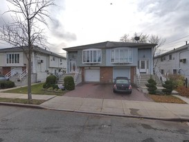 Home for Pre-foreclosure Rosedale, Queens