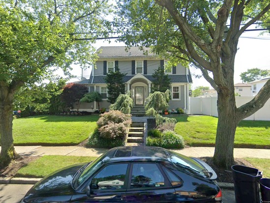 Single-family for Pre-foreclosure Rosedale, Queens