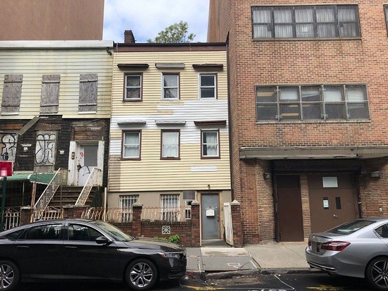 Single-family for Pre-foreclosure / auction Bedford Stuyvesant, Brooklyn