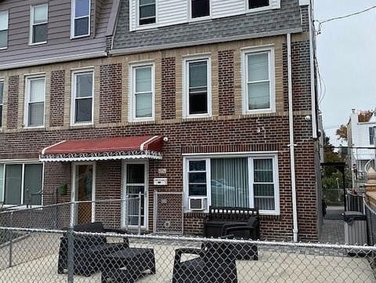 Single-family for Sale Throggs Neck, Bronx