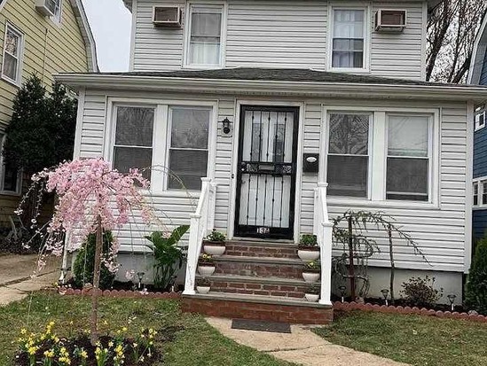 Single-family for Sale Floral Park, Queens