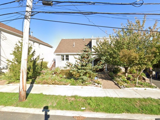 Multi-family for Sale Throggs Neck, Bronx