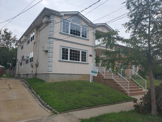 Single-family for Sale Rosedale, Queens