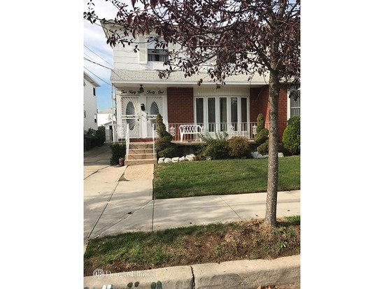 Townhouse for Pre-foreclosure Rosedale, Queens