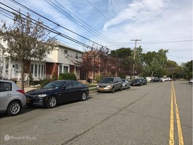 Home for Pre-foreclosure Rosedale, Queens