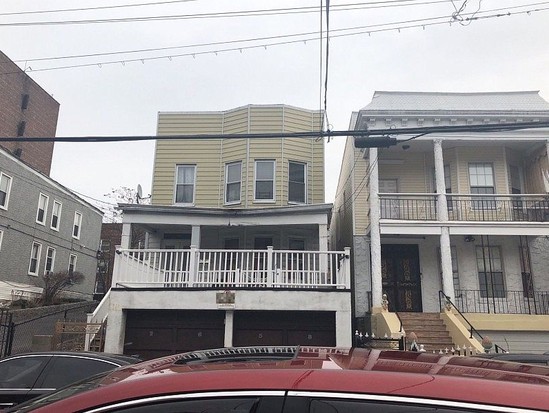 Single-family for Pre-foreclosure / auction Fordham, Bronx