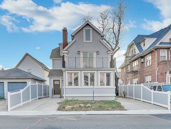 Single-family for Sale East Elmhurst, Queens