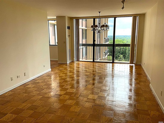 Condo for Sale Glen Oaks, Queens