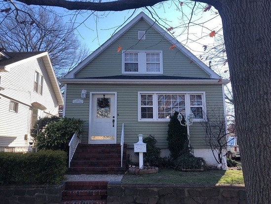 Single-family for Pre-foreclosure / auction Port Richmond, Staten Island