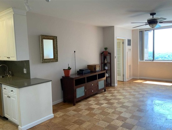 Condo for Sale Glen Oaks, Queens