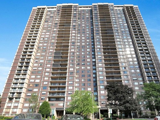 Condo for Sale Glen Oaks, Queens