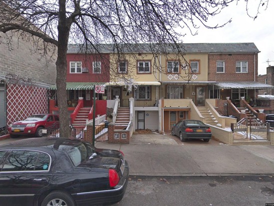 Single-family for Pre-foreclosure / auction East Elmhurst, Queens