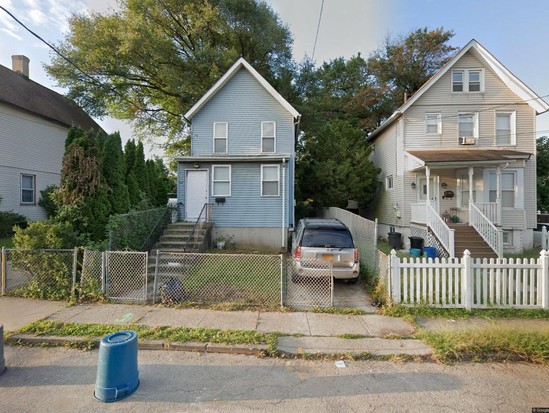 Single-family for Pre-foreclosure / auction Port Richmond, Staten Island