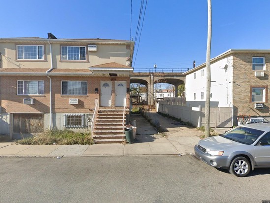 Multi-family for Pre-foreclosure Far Rockaway, Queens