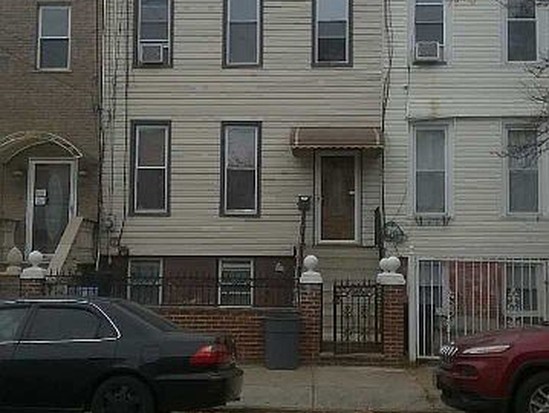 Single-family for Pre-foreclosure / auction East New York, Brooklyn